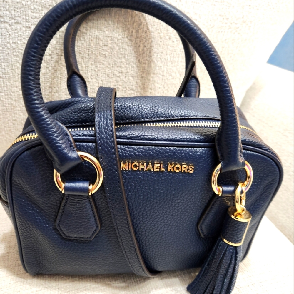 Like New Michael Kors Navy Blue Crossbody Bag Purse - Picture 3 of 15